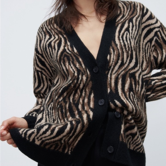 ZARA Animal Print V-Neck Cardigan Sweater - Picture 5 of 9